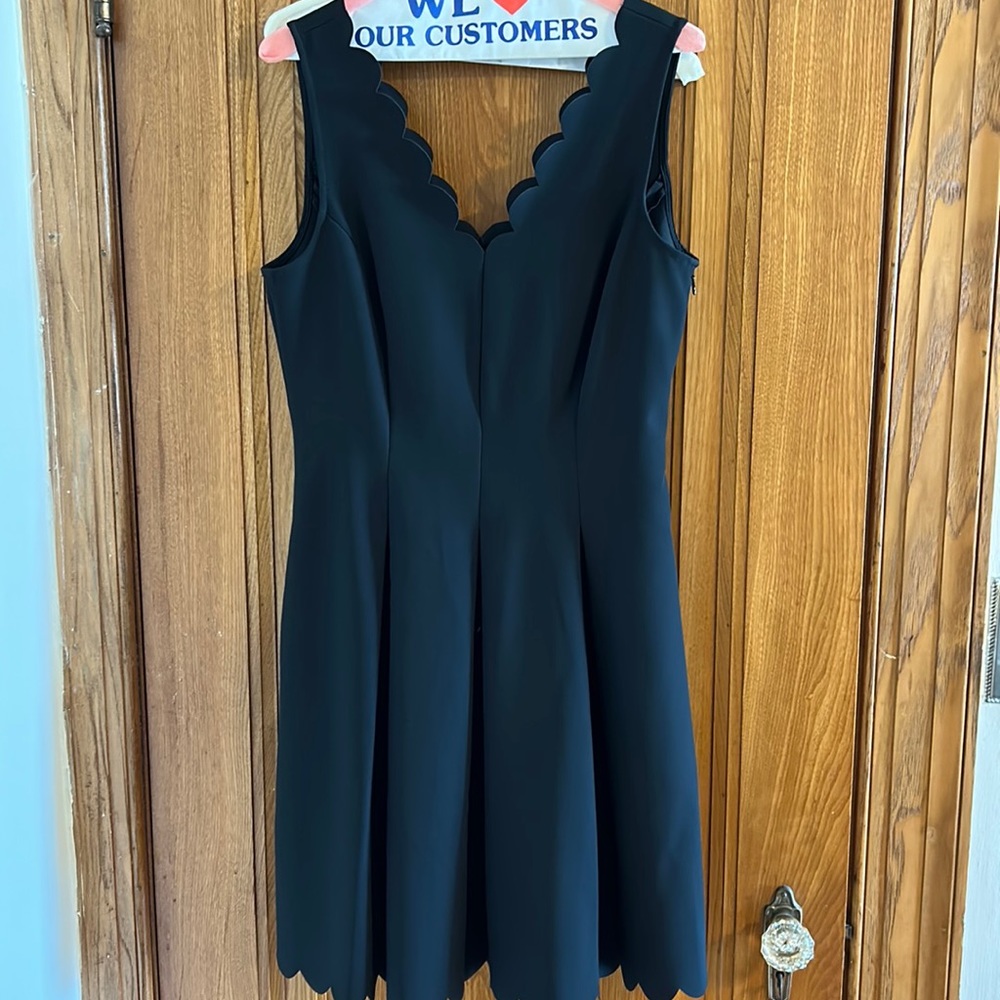 Banana republic cocktail dress with scallop detailing